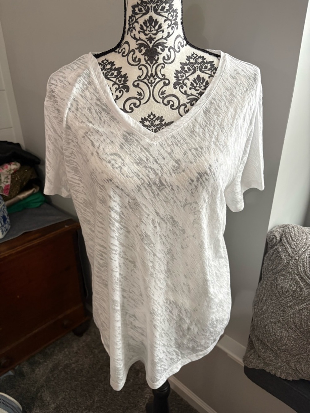Women's White V-Neck Short Sleeve Top